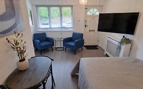 Stylish Studio Flat In Harborne